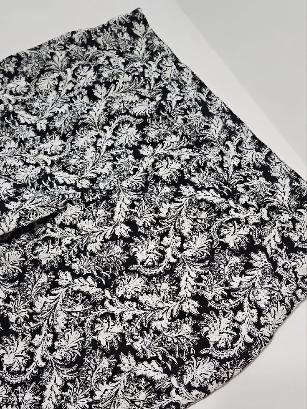 Kim Rogers Curvy Black and White Floral Print Capris Size 18W